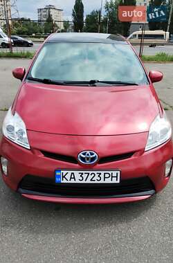 Хэтчбек Toyota Prius 2014 в 