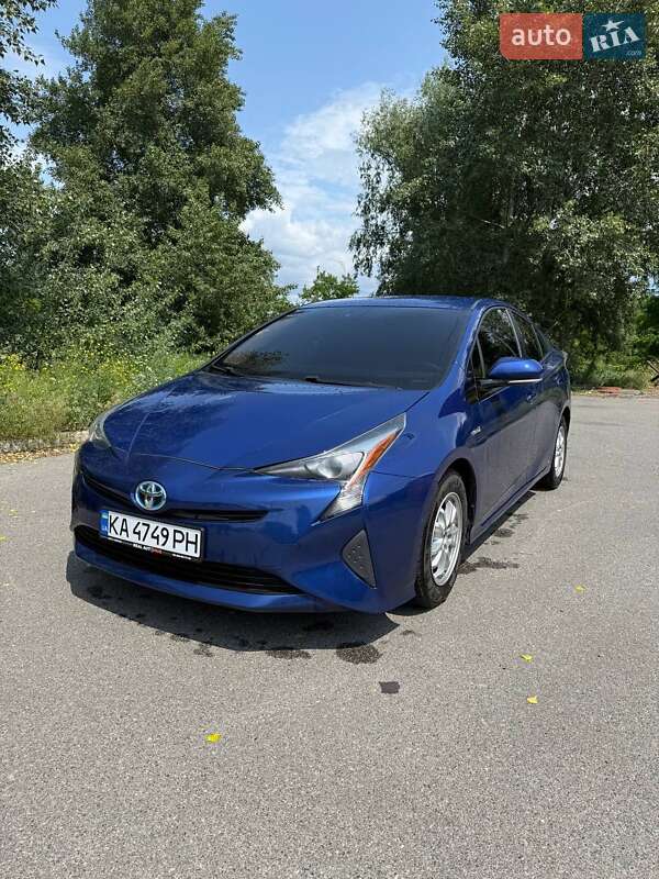 Хетчбек Toyota Prius 2016 в 