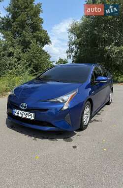 Хетчбек Toyota Prius 2016 в 