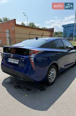 Хетчбек Toyota Prius 2016 в 