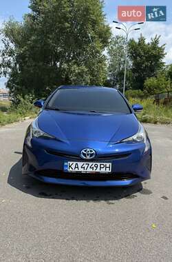 Хетчбек Toyota Prius 2016 в 