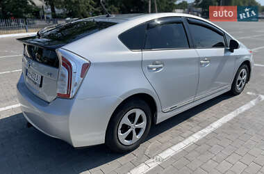 Хэтчбек Toyota Prius 2014 в 