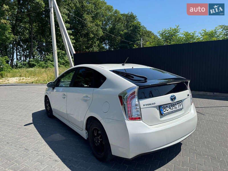 Хэтчбек Toyota Prius 2014 в Львове