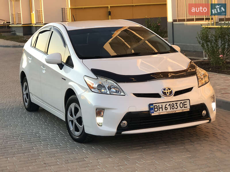 Хэтчбек Toyota Prius 2012 в 