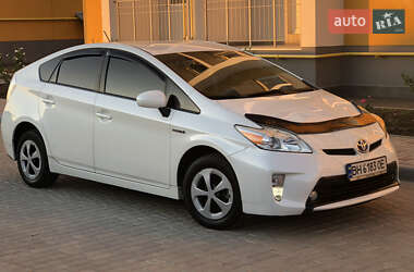 Хэтчбек Toyota Prius 2012 в 
