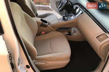 Хэтчбек Toyota Prius 2012 в 
