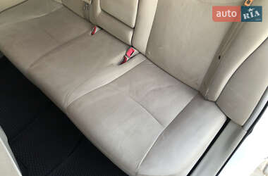 Хэтчбек Toyota Prius 2012 в 