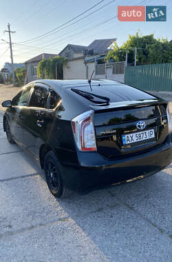 Хэтчбек Toyota Prius 2015 в 