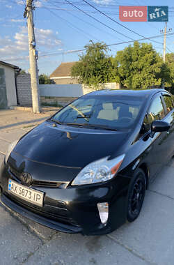 Хэтчбек Toyota Prius 2015 в 