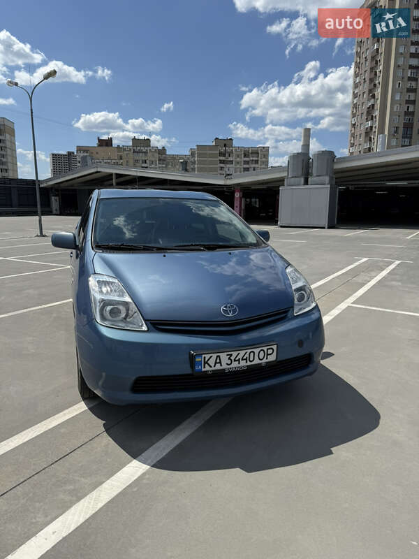 Хетчбек Toyota Prius 2005 в 
