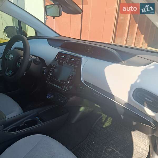 Хетчбек Toyota Prius 2022 в Дніпрі