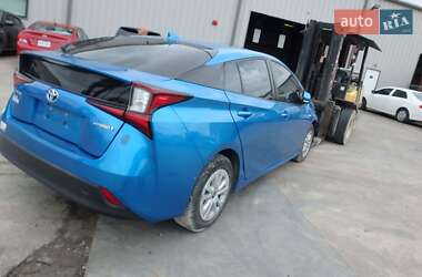 Хэтчбек Toyota Prius 2022 в 