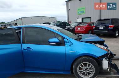 Хэтчбек Toyota Prius 2022 в 