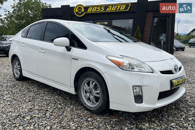Хетчбек Toyota Prius 2010 в 