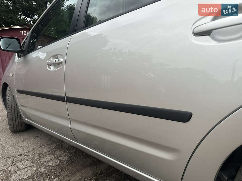 Хетчбек Toyota Prius 2005 в Луцьку