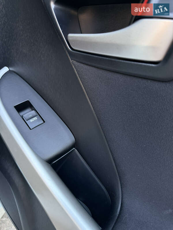 Хэтчбек Toyota Prius 2014 в Одессе