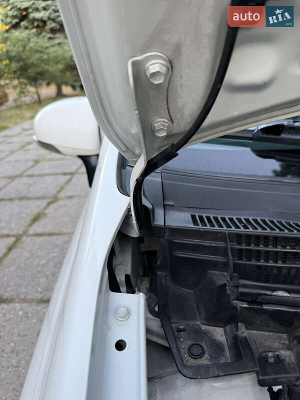 Хэтчбек Toyota Prius 2014 в Одессе