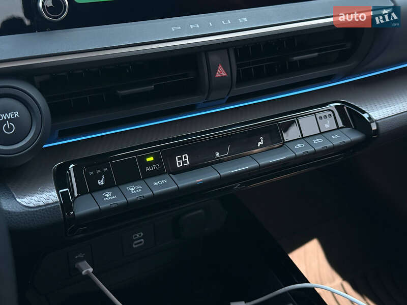 Хэтчбек Toyota Prius 2023 в Кривом Роге