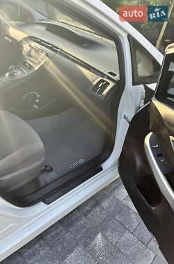 Хетчбек Toyota Prius 2015 в Звягелі