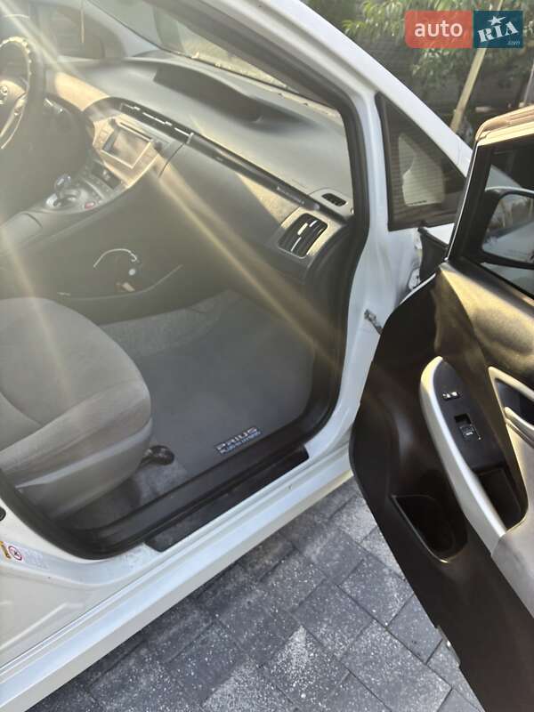 Хетчбек Toyota Prius 2015 в Звягелі