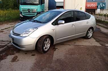 Хэтчбек Toyota Prius 2006 в Нововолынске