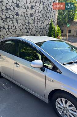 Хэтчбек Toyota Prius 2013 в 