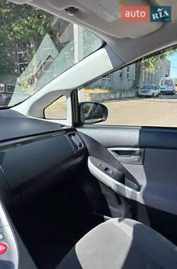 Хэтчбек Toyota Prius 2013 в 