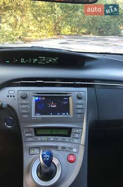 Хэтчбек Toyota Prius 2013 в 