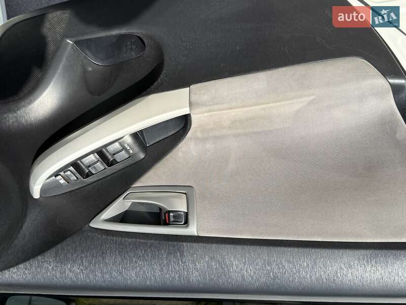 Хетчбек Toyota Prius 2012 в Києві