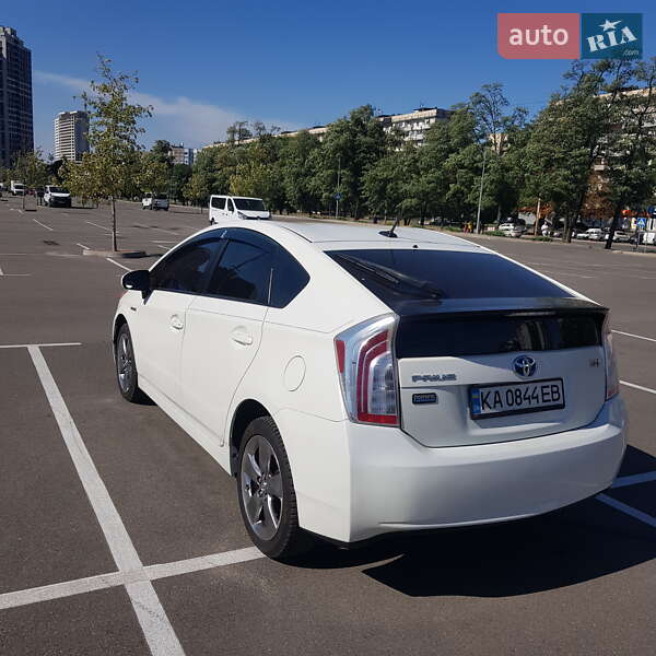 Хэтчбек Toyota Prius 2013 в Киеве