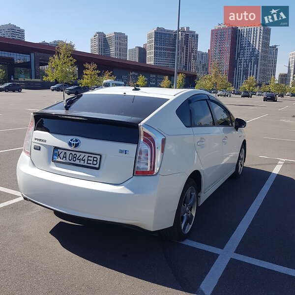 Хэтчбек Toyota Prius 2013 в Киеве