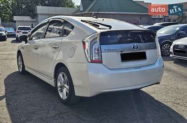 Хэтчбек Toyota Prius 2014 в 
