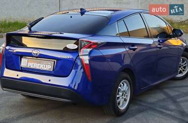 Хэтчбек Toyota Prius 2018 в 