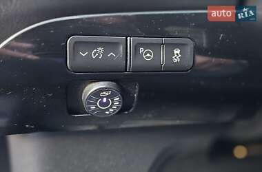 Хэтчбек Toyota Prius 2018 в 