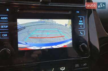 Хэтчбек Toyota Prius 2018 в 
