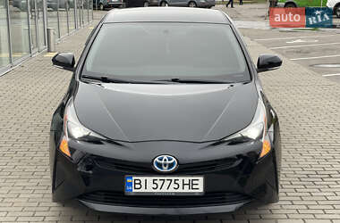 Хэтчбек Toyota Prius 2016 в 