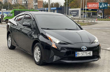 Хэтчбек Toyota Prius 2016 в 