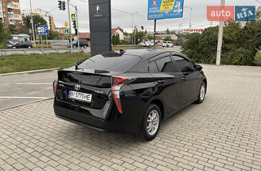 Хэтчбек Toyota Prius 2016 в 