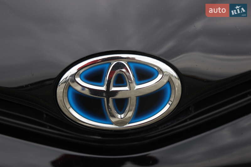 Хетчбек Toyota Prius 2016 в Луцьку