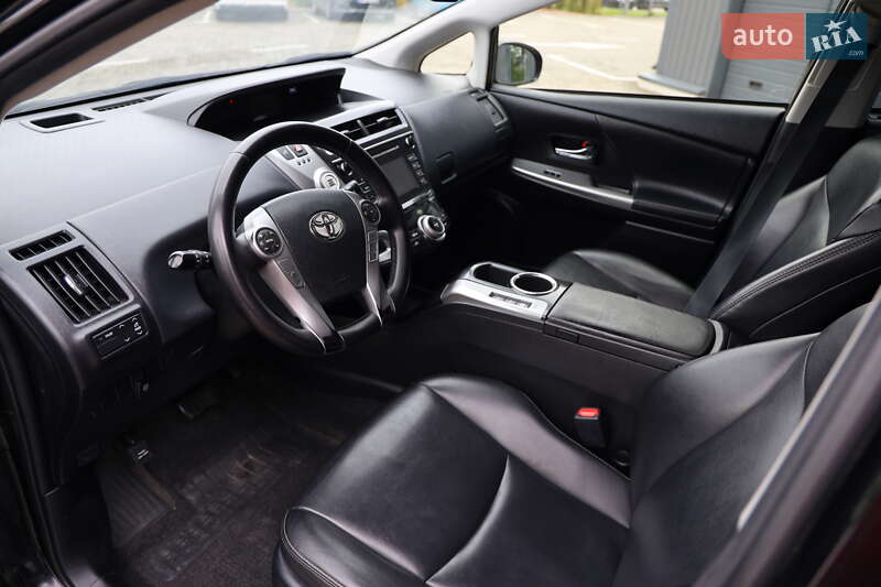 Хетчбек Toyota Prius 2016 в Луцьку