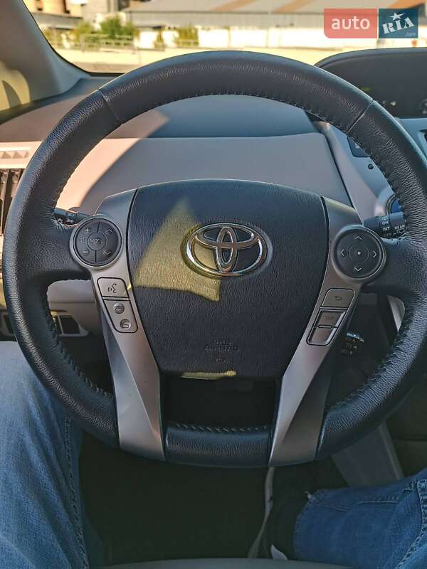 Хетчбек Toyota Prius 2015 в Києві