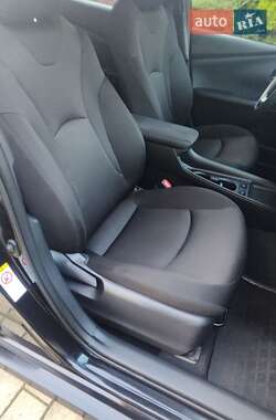 Хетчбек Toyota Prius 2022 в 