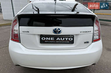 Хэтчбек Toyota Prius 2012 в 