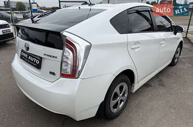 Хэтчбек Toyota Prius 2012 в 