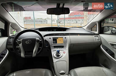 Хэтчбек Toyota Prius 2012 в 