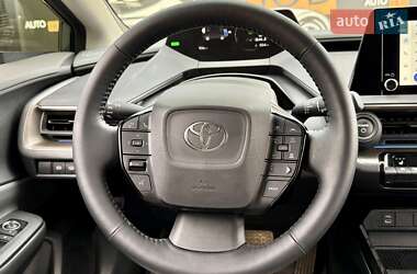 Хэтчбек Toyota Prius 2024 в 