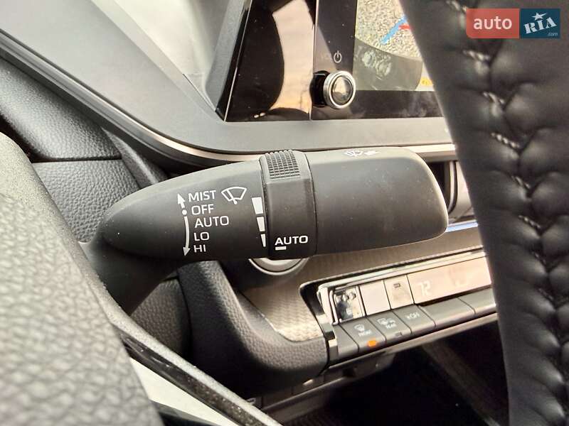 Хэтчбек Toyota Prius 2024 в Харькове