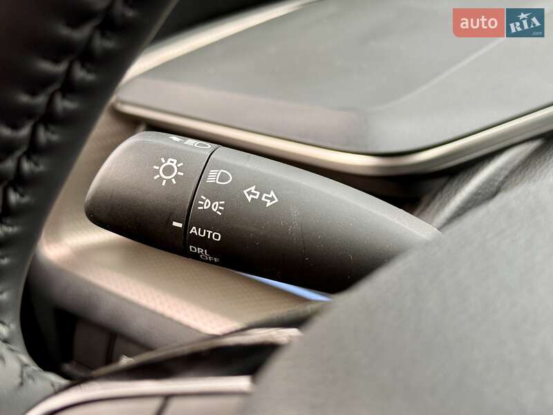 Хэтчбек Toyota Prius 2024 в Харькове