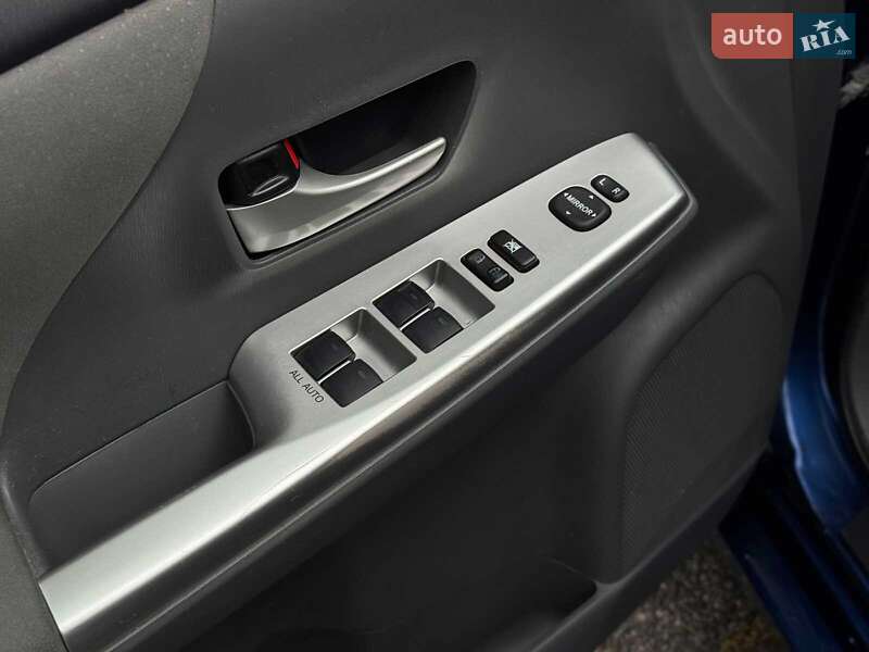 Хетчбек Toyota Prius 2012 в Києві фото 19 Хетчбек Toyota Prius 2012 в Києві