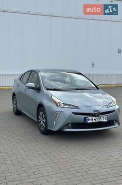 Хэтчбек Toyota Prius 2019 в 